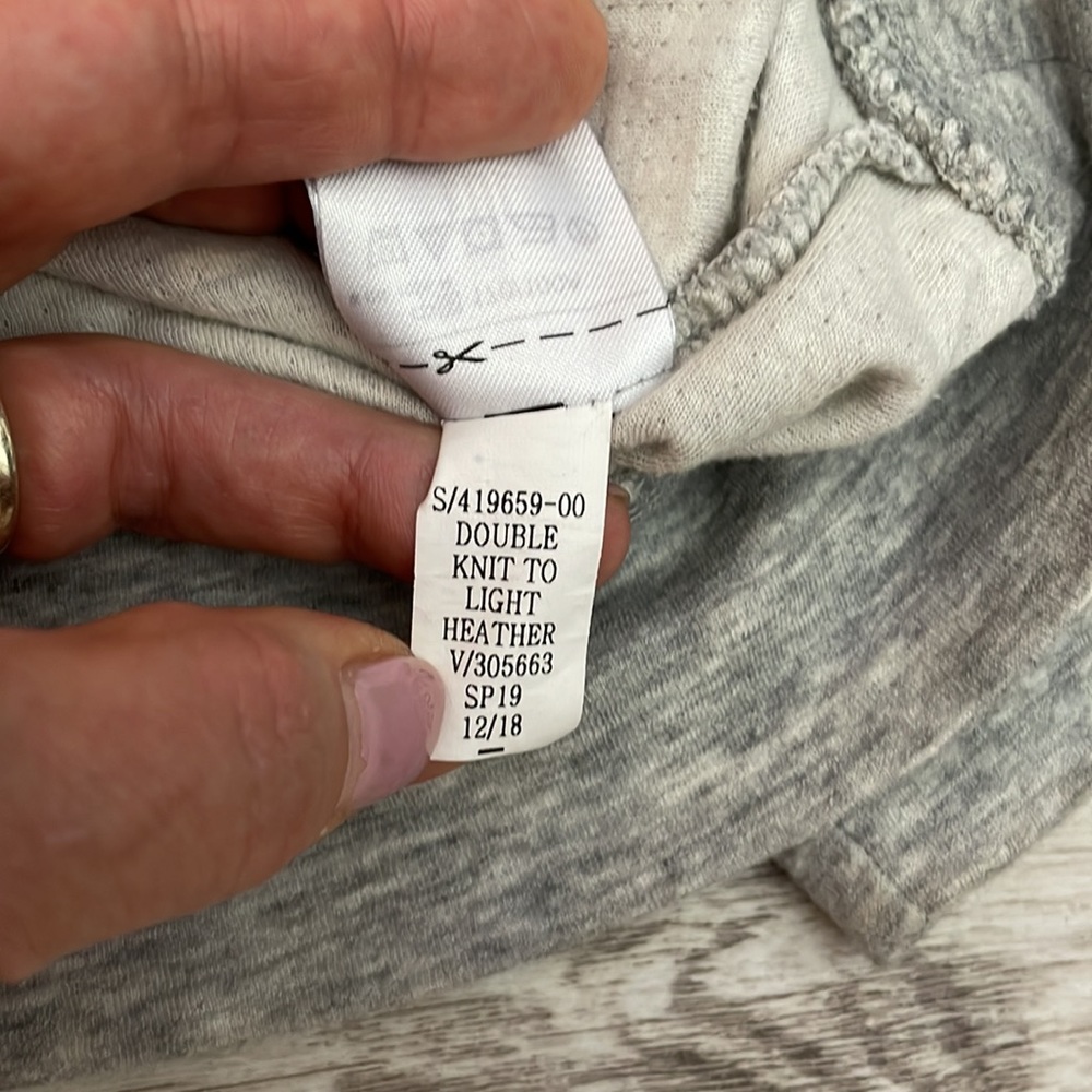 LOVE by Gap Gray 3/4” Sleeve Crop Soft Stretchy Sweatshirt Size Large - Picture 11 of 13
